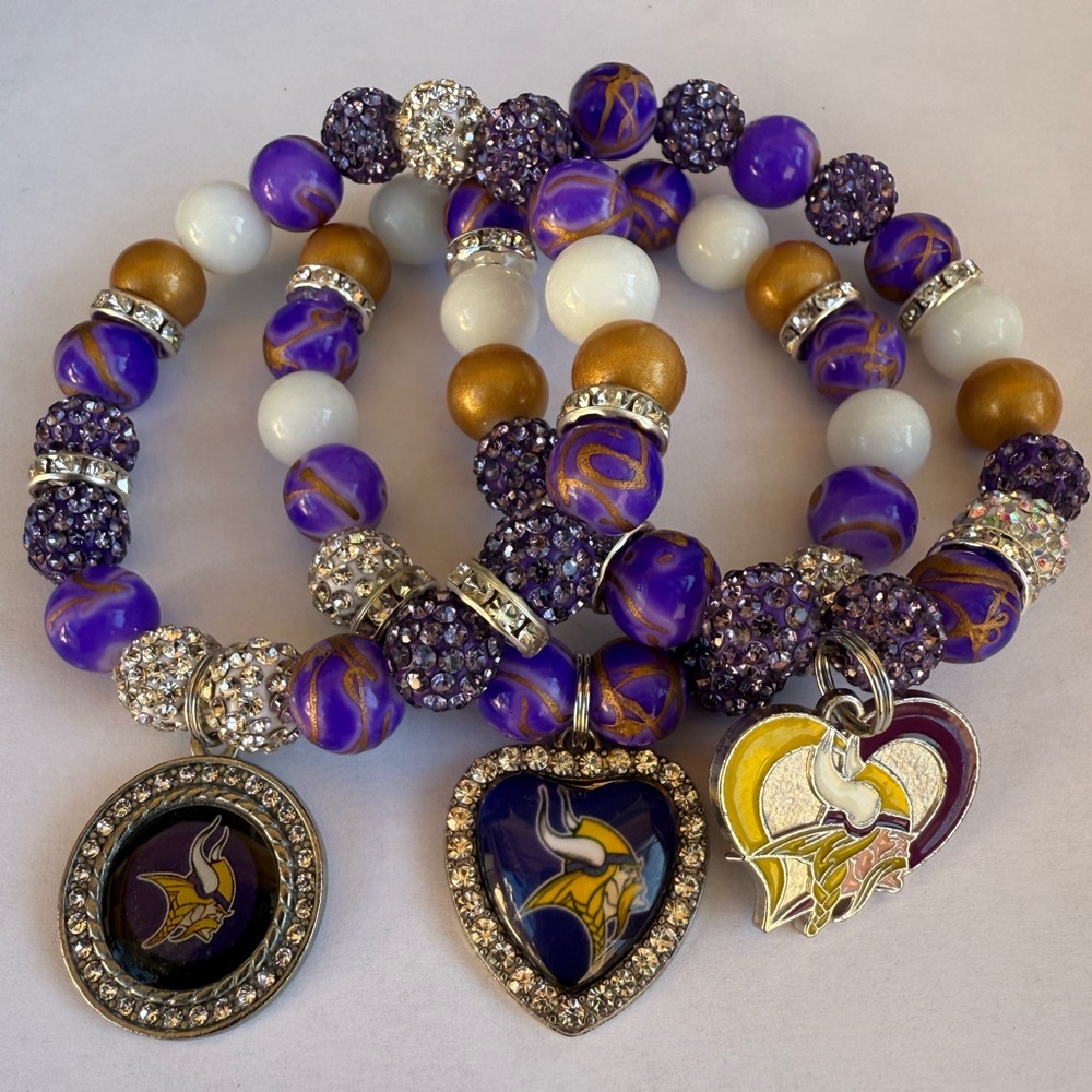 NFL Purple, Gold, and White Charm Bracelet Set
Minnesota  Vikings